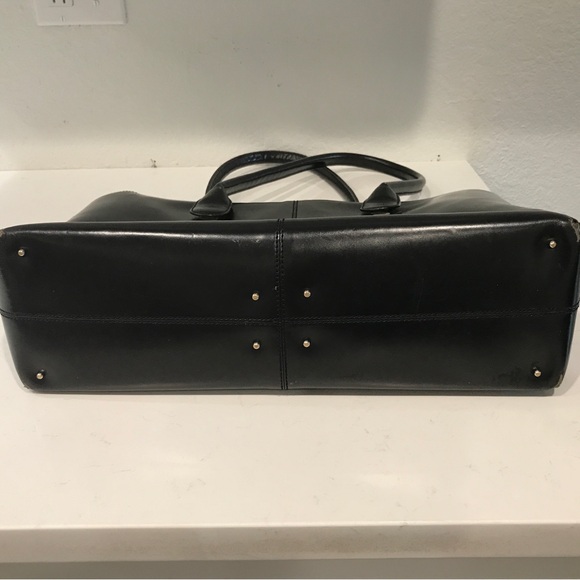 Tod’s Iconic Lady Di Black Tote - Picture 11 of 16